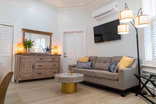 Southernmost Point Guest House - image 11