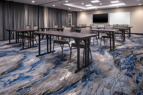 Fairfield by Marriott Inn & Suites Dallas DFW Airport North, Irving in Irving, USA