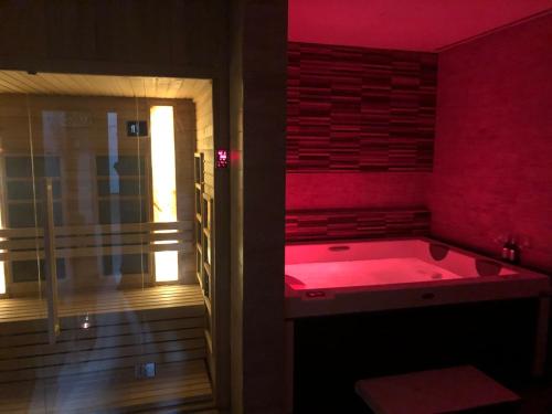 NV Luxury Suites & Spa - image 3