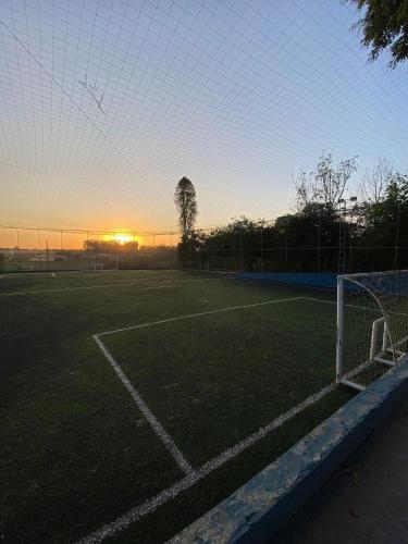 Linda Chácara com campo de vôlei e futebol com tamanho profissional , 6 quartos em Limeira SP