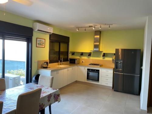 נגיעה מהים in Lower Tiberias