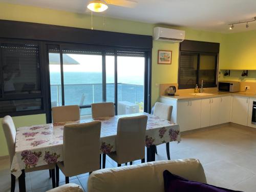 נגיעה מהים in Lower Tiberias