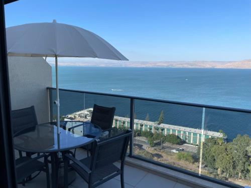 נגיעה מהים in Lower Tiberias