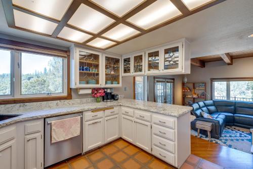 Meadow Vista Mountain Escape w/ River Views! in Colfax (CA)