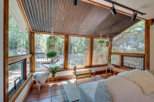Meadow Vista Mountain Escape w/ River Views! in Colfax (CA)