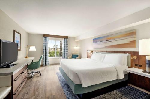 Hilton Garden Inn Carlsbad Beach Room Type - King Room with Bath Tub - First Floor