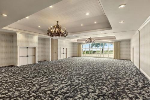 Hilton Garden Inn Carlsbad Beach - image 9