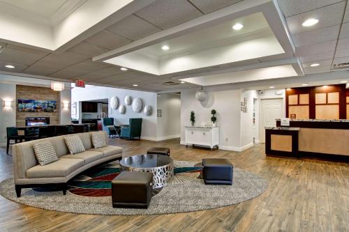 大堂, Homewood Suites by Hilton Newark-Cranford in 新澤西州克蘭福德