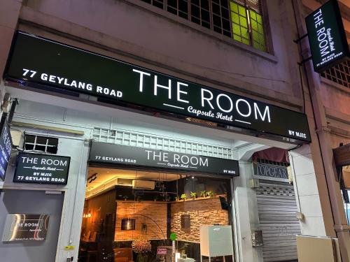 Dotări, The Room Capsule Hotel in Kallang