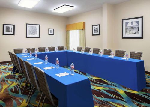 Hampton Inn Dallas-Irving-Las Colinas - image 13