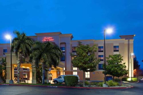 Hampton Inn & Suites Clovis Airport North