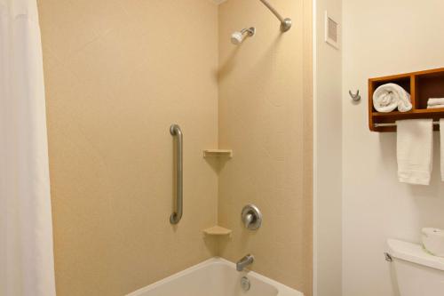 Hampton Inn & Suites Clovis - Airport North - image 10