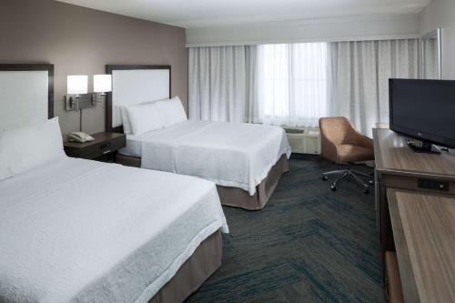 2 queen beds