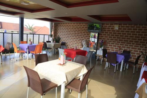 Restaurace, JATHEO HOTEL RWENTONDO in Mbarara