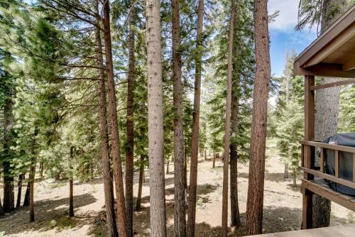 Classic Truckee Condo 1 Mi to Northstar! - image 12