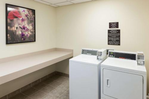 Hilton Garden Inn Sacramento/South Natomas - image 11