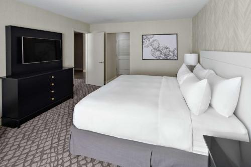 DoubleTree Suites by Hilton Charlotte/SouthPark