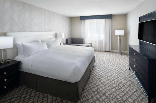 DoubleTree Suites by Hilton Charlotte/SouthPark