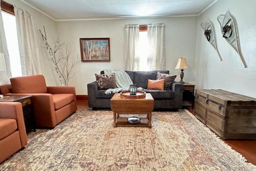 . 3 beds in Gorham direct trail access