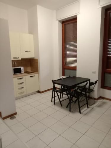  Ampio e luminoso bilocale SAN RAFFAELE MILANO DUE, Ferienwohnung in Segrate
