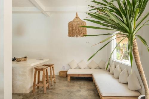 The Warm Sun - Bingin – Uluwatu, CO