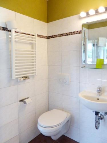 Weinbau & Pension – Familie Birgit und Bernhard Meusert Weinbau & Pension – Familie Birgit und Bernhard Meusert