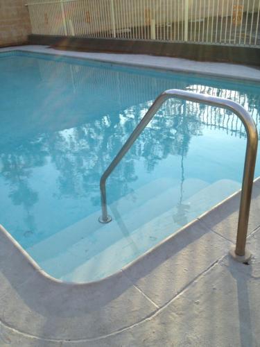 Riviera Motel - image 10