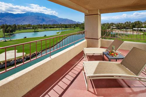 ทัศนียภาพ, ดับเบิลทรี บาย ฮิลตัน กอล์ฟ รีสอร์ต ปาล์ม สปริง (DoubleTree by Hilton Golf Resort Palm Springs) in คาทีดรัล ซิตี้ (CA)