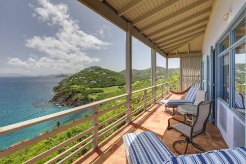 St Thomas Cliffside Villa with Pool and Hot Tub! in Λόβενλουντ