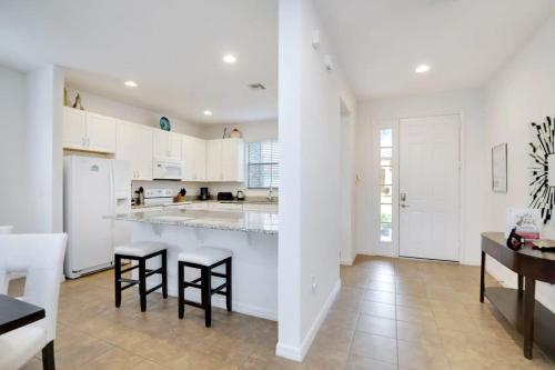 Four Bedroom Pool Home -- 2654 RC -- VUSA Four Bedroom Pool Home in Davenport, USA