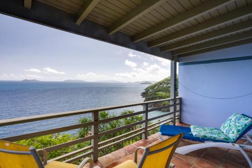 St Thomas Cliffside Villa with Pool and Hot Tub! in Lovenlund