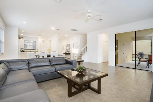 Four Bedroom Pool Home -- 2654 RC -- VUSA Four Bedroom Pool Home in Davenport, USA