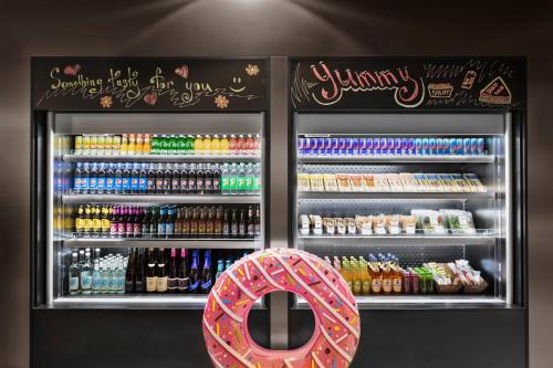 Moxy Hamburg Altona - image 2