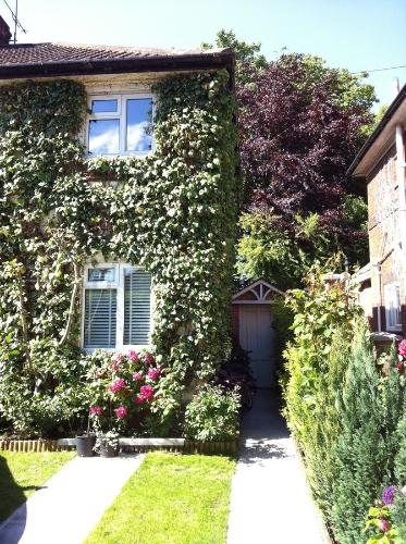 Green & White House, , Oxfordshire