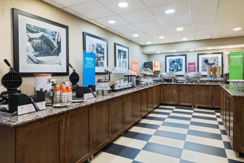 Hampton Inn Charlotte University Place - image 10