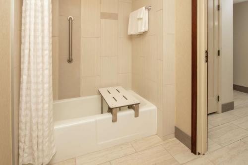 King Room with Tub - Mobility/Hearing Accessible/High Floor