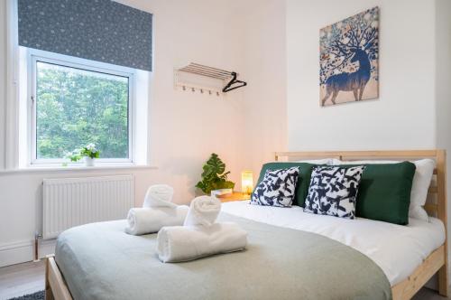 Isimi Burnley 3 bedroom modern house free parking