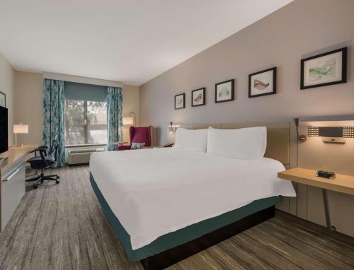 Hilton Garden Inn Rockford - image 2
