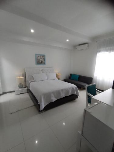 1 queen bed, 1 double bed, 1 sofa bed