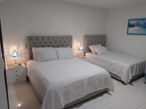 2 queen beds