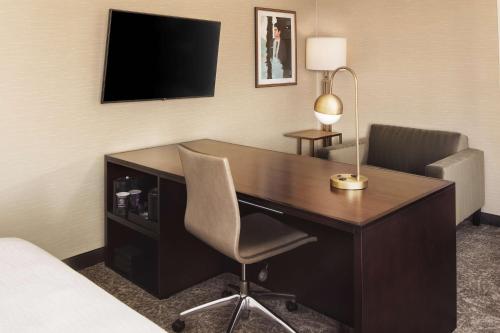 Embassy Suites Tysons Corner - image 14