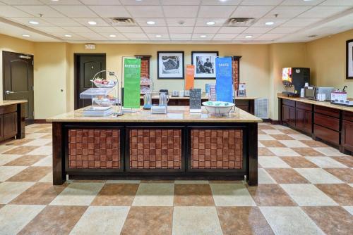 Hampton Inn Sweetwater - image 11