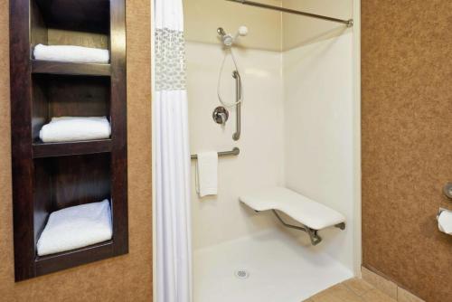 Hampton Inn Sweetwater - image 10