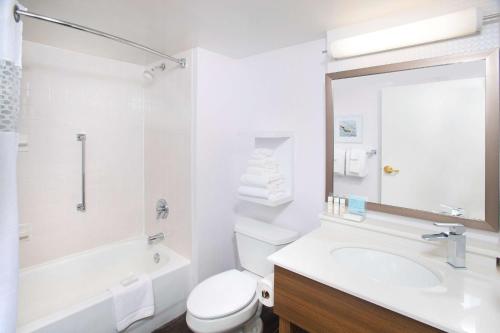 Hampton Inn & Suites Annapolis - image 6