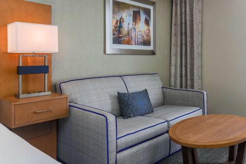 1 king bed, 1 sofa bed