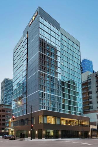 Home2 Suites By Hilton Chicago River North - image 14