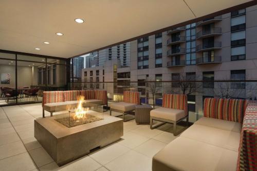 Home2 Suites By Hilton Chicago River North