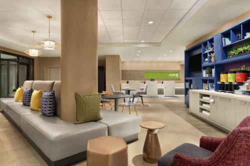 Home2 Suites By Hilton Chicago River North - image 13
