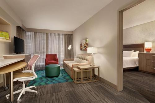 Home2 Suites By Hilton Chicago River North - image 2