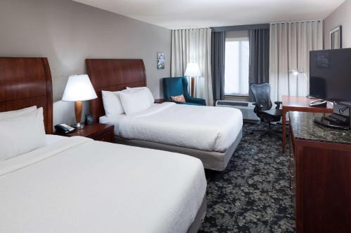 2 queen beds